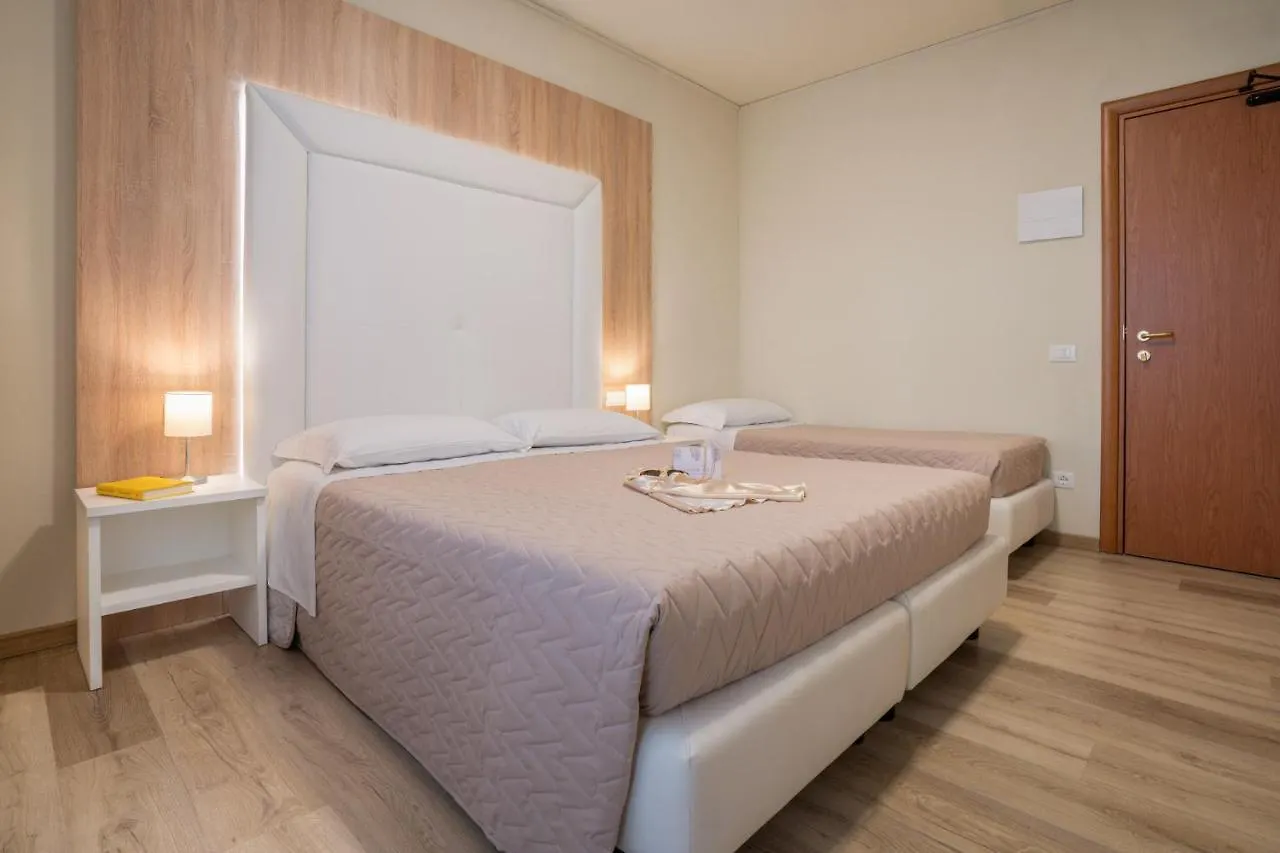 Hotel Suez Lido di Jesolo 3*,