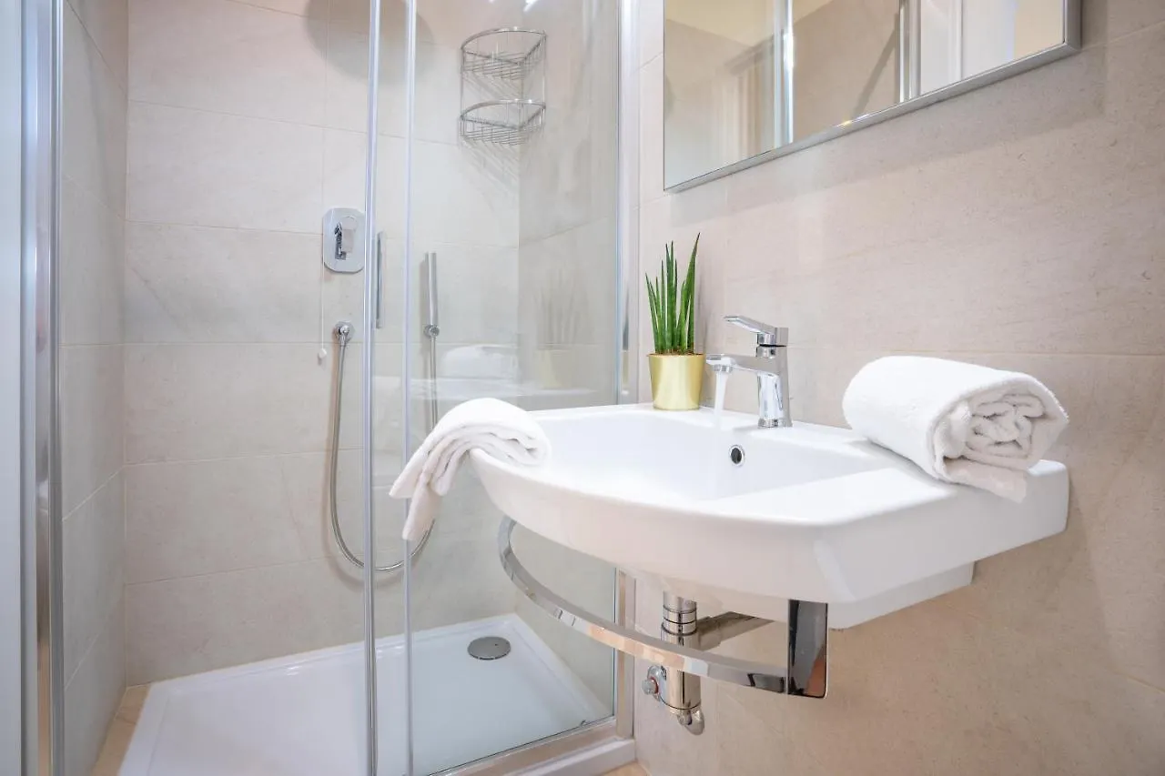Hotel Suez Lido di Jesolo 3*,  Italy